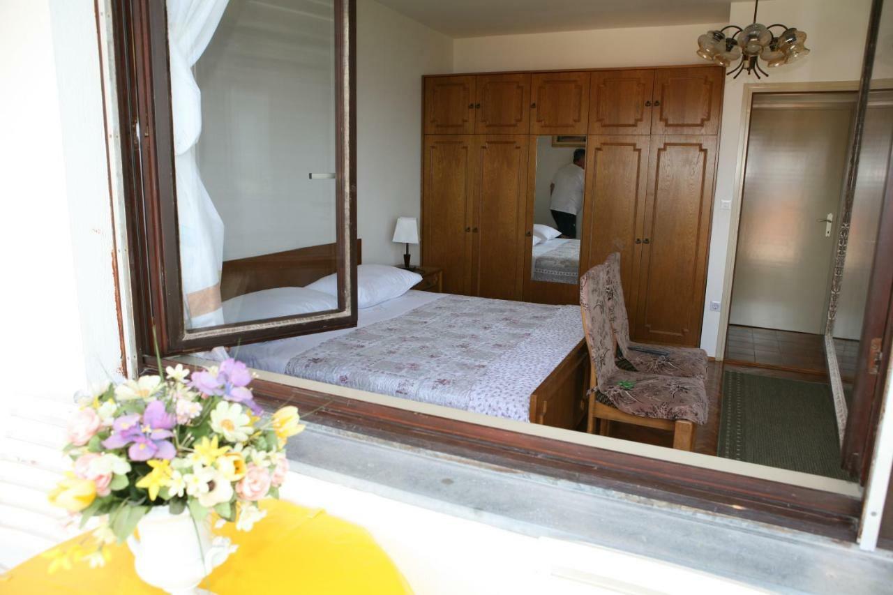Rooms And Apartments Kurtovic Donji Seget Exterior foto